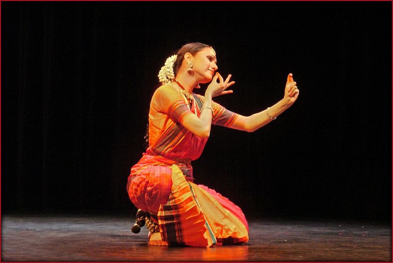 Bharatanatyam dancer Rama Vaidyanathan kneeling in an expressive pose during a recital at the Musée Guimet, Paris.