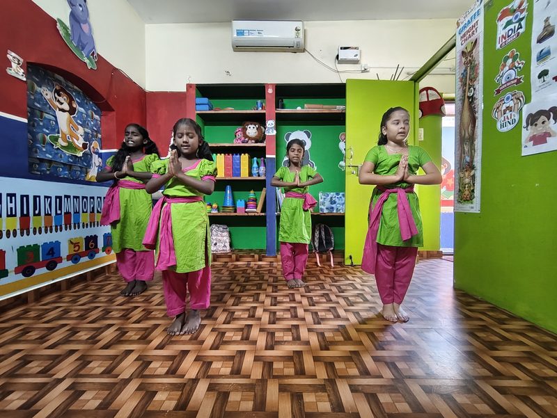 Students practising in a Mayura Natyalaya class in Porur