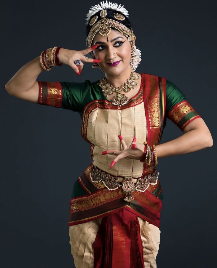 Guru Kalaimamani Smt. Charulatha Jayaraman in a Bharatanatyam pose